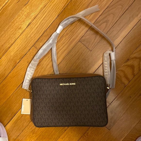 Michael Kors Handbags - Jet set adult female  large leather Crossbody bag color Brown never used